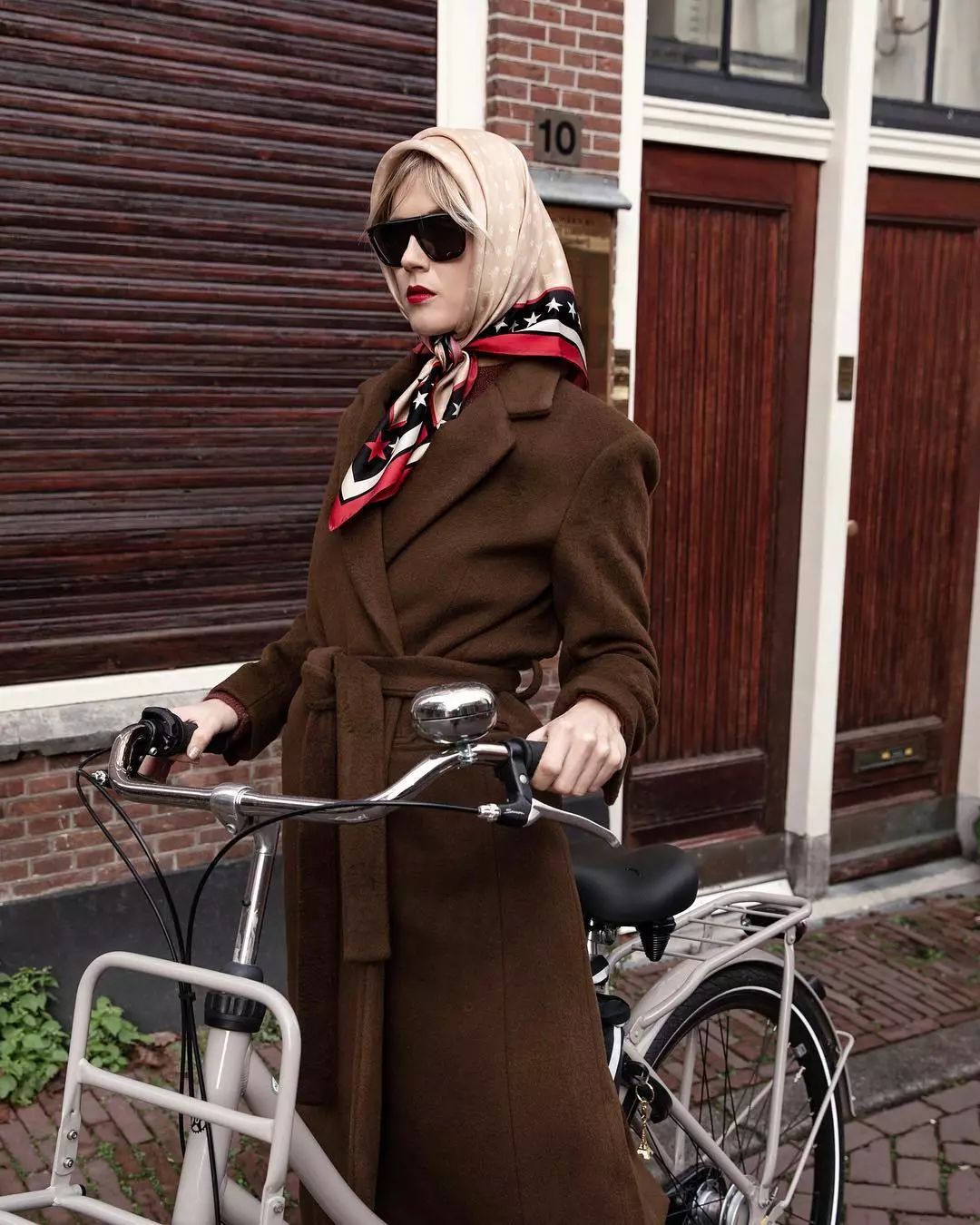 教你夏季的美丽发型,教你一款简单的美发造型