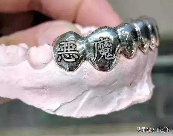 这位卖大金链潮籍大妈是继老干妈之后，又一个征服美国的女人