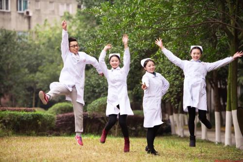 常德初中毕业读3+3卫校有前途吗,初中毕业在六安上卫校前途怎样