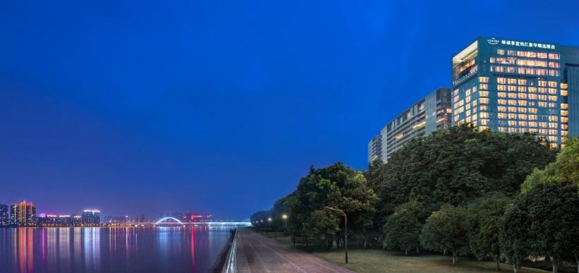 出发开往春天的高铁,出发绿城