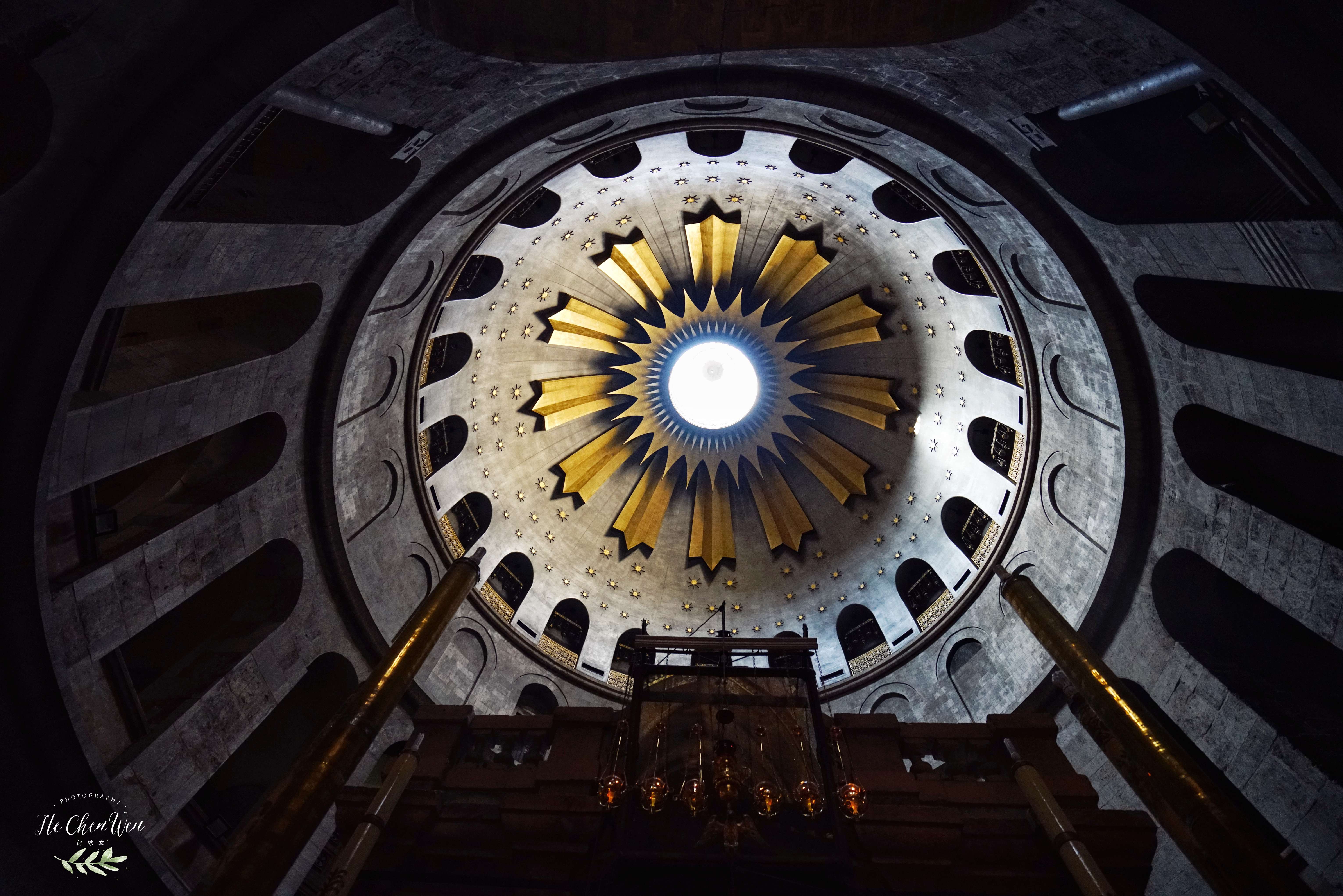 基督教圣地，耶稣在这里遇难、安葬、复活，信徒慕名而来