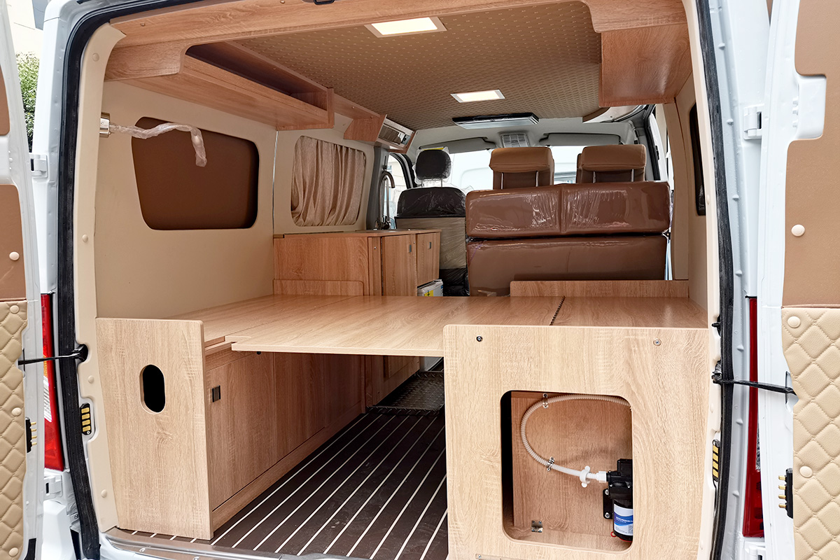 短轴B型还带折叠抽拉式卫生间远足也可冲凉的小胖虎房车