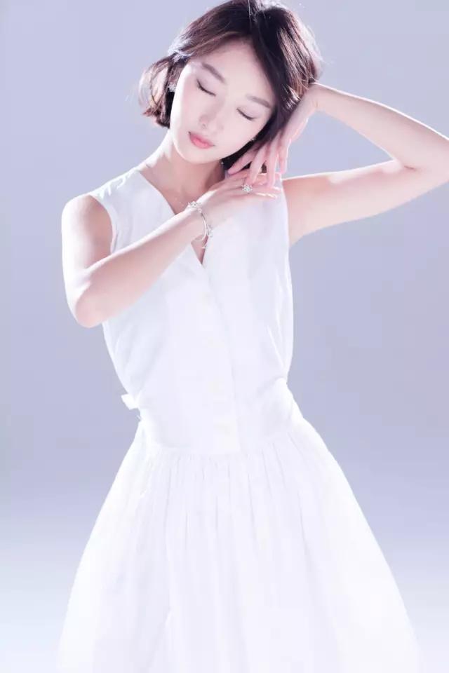 周冬雨过去的小粗腿,小粗腿逆袭