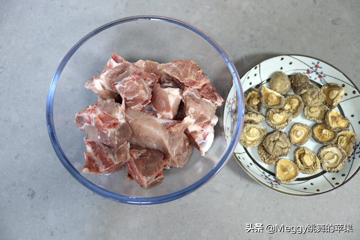 降温了，用15分钟炖锅骨肉相连，比排骨实惠，比棒骨香，全家解馋