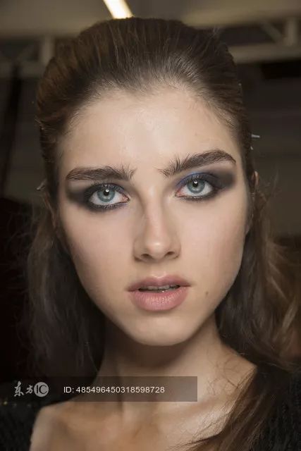 EIGSHOW丨鞠婧祎、李艺彤的仙女春夏妆容能让你美出新高度！