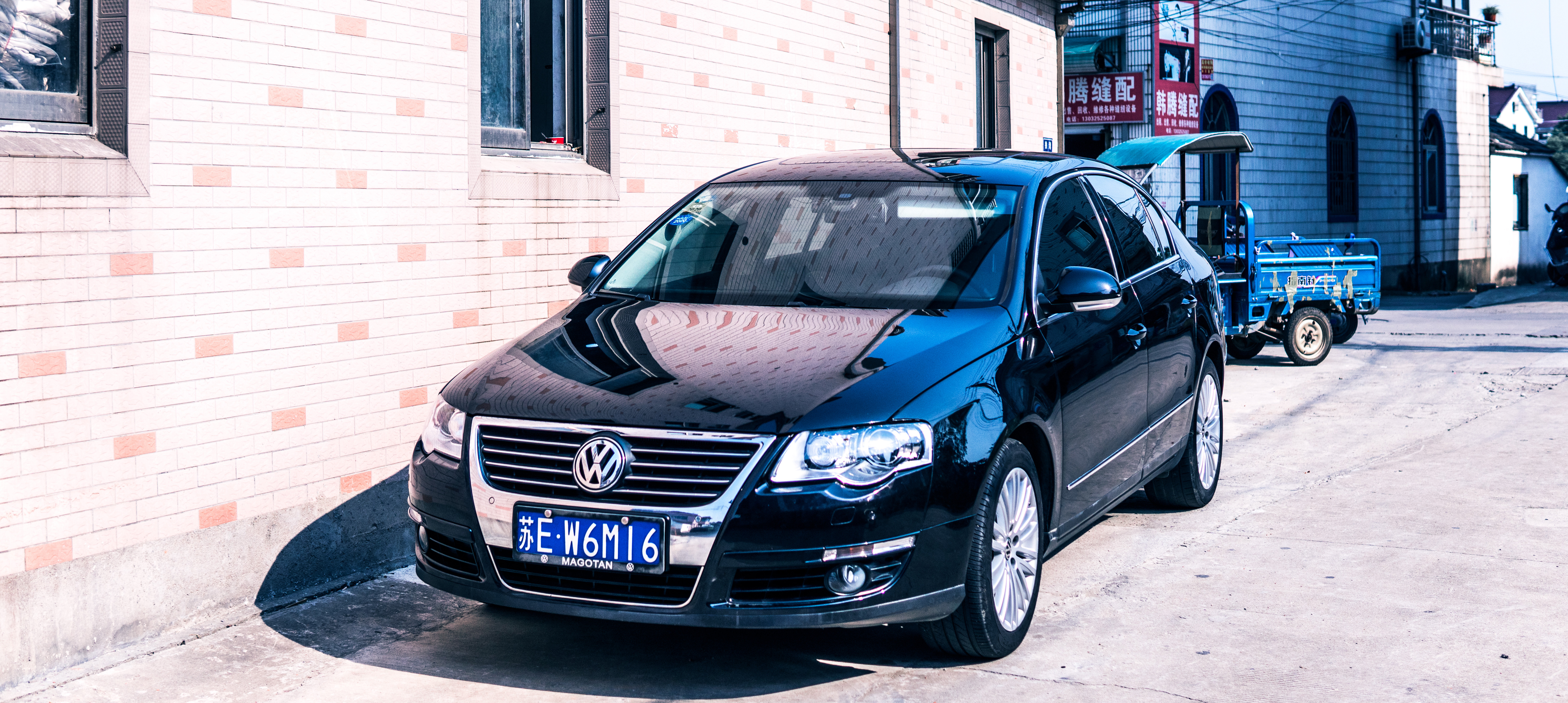 开着曾经的最美大众探寻废弃城堡，如今B6迈腾还值得购买吗？