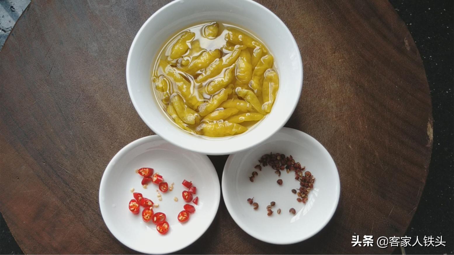 在家做泡椒鸡爪,在家做泡椒鸡爪又脆又好吃还便宜