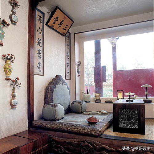 乾隆皇帝一天都在做什么,乾隆皇帝几点就寝几点起床