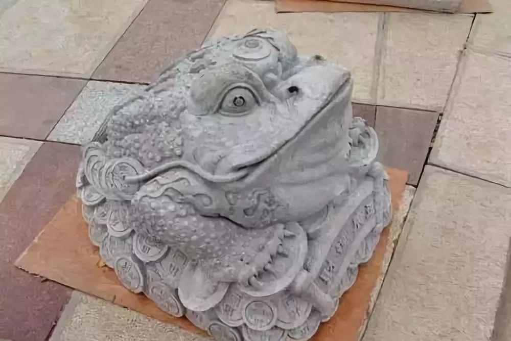 三足金蟾的由来和寓意,三足金蟾石雕