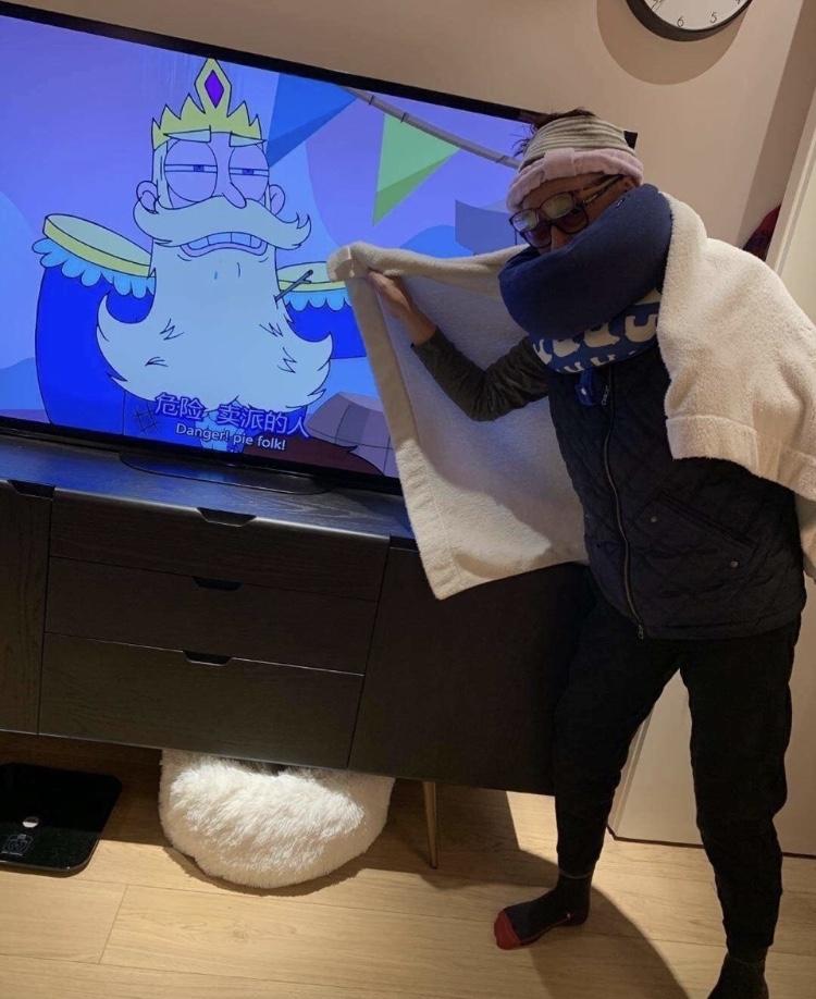 包贝尔女儿包饺子李现评论,包贝尔女儿搞笑饺子化身迷妹李现