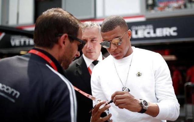 球员C罗接班人出炉！皇马欲用2亿欧交易，银河战舰足球队宣拿西甲