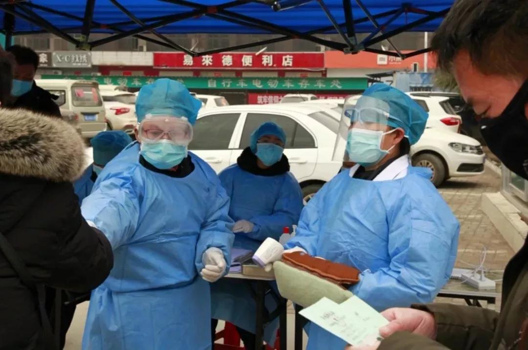 致敬坚守防疫一线的守门人,坚守岗位做表率抗击疫情当先锋