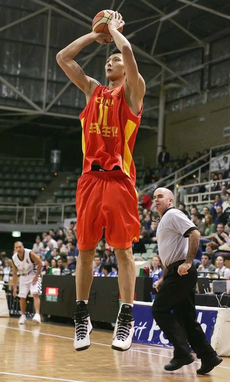 易建联nike篮球签名,nike易建联1代