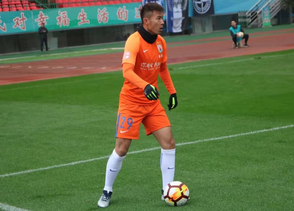 鲁能中锋成源,鲁能成源替补登场