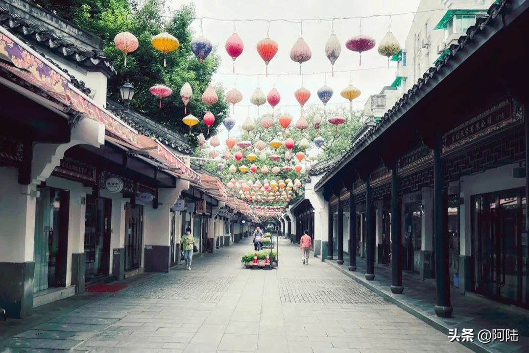 杭州老街丝绸步行街,杭州卖丝绸一条街在什么地方