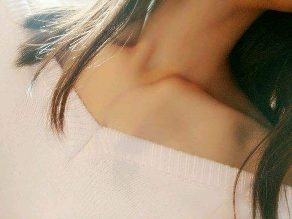 锁骨下方有个鸡蛋大小的肿物,锁骨下面长了一个硬东西是什么