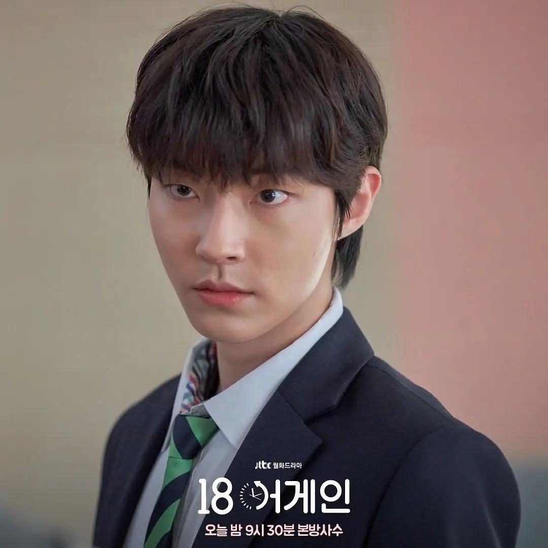 负重中年人重返18岁，男主秒回青春时代狂收“后宫”