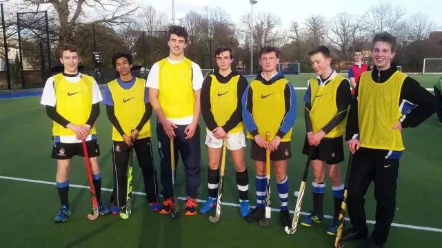 曲棍球算小球么,曲棍球玩法花式