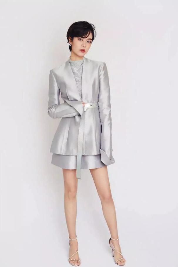 西装配裙子适合哪种发型,中长西装配什么裙子好看