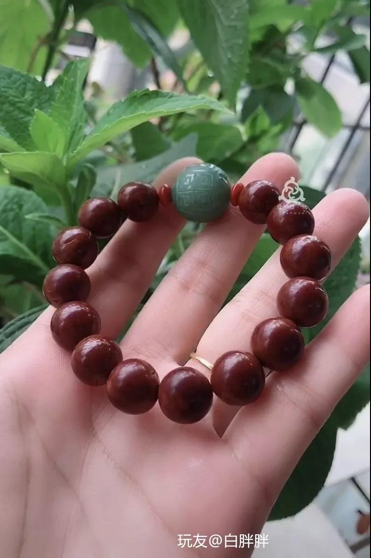 小桃核手串玩半个月什么效果,桃核手串买来怎么玩