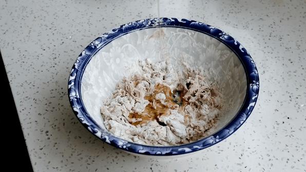 一碗面粉一种糖，教你做家庭版“红糖肚脐饼”，甜而不腻焦香酥脆