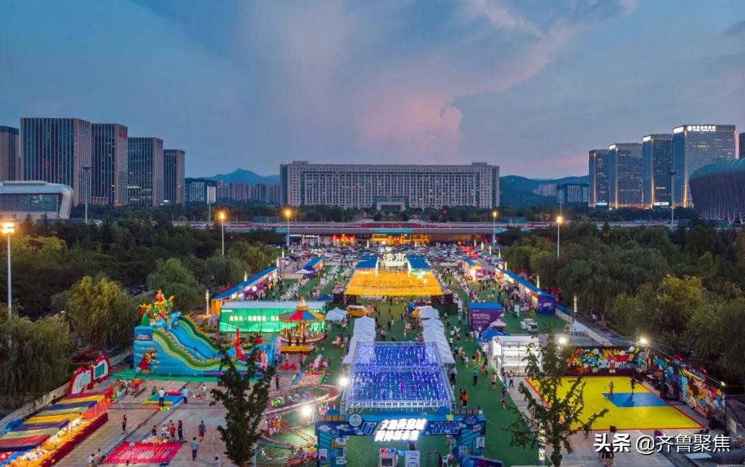 济南趵突泉泉城路夜市,济南有烟火气的夜市