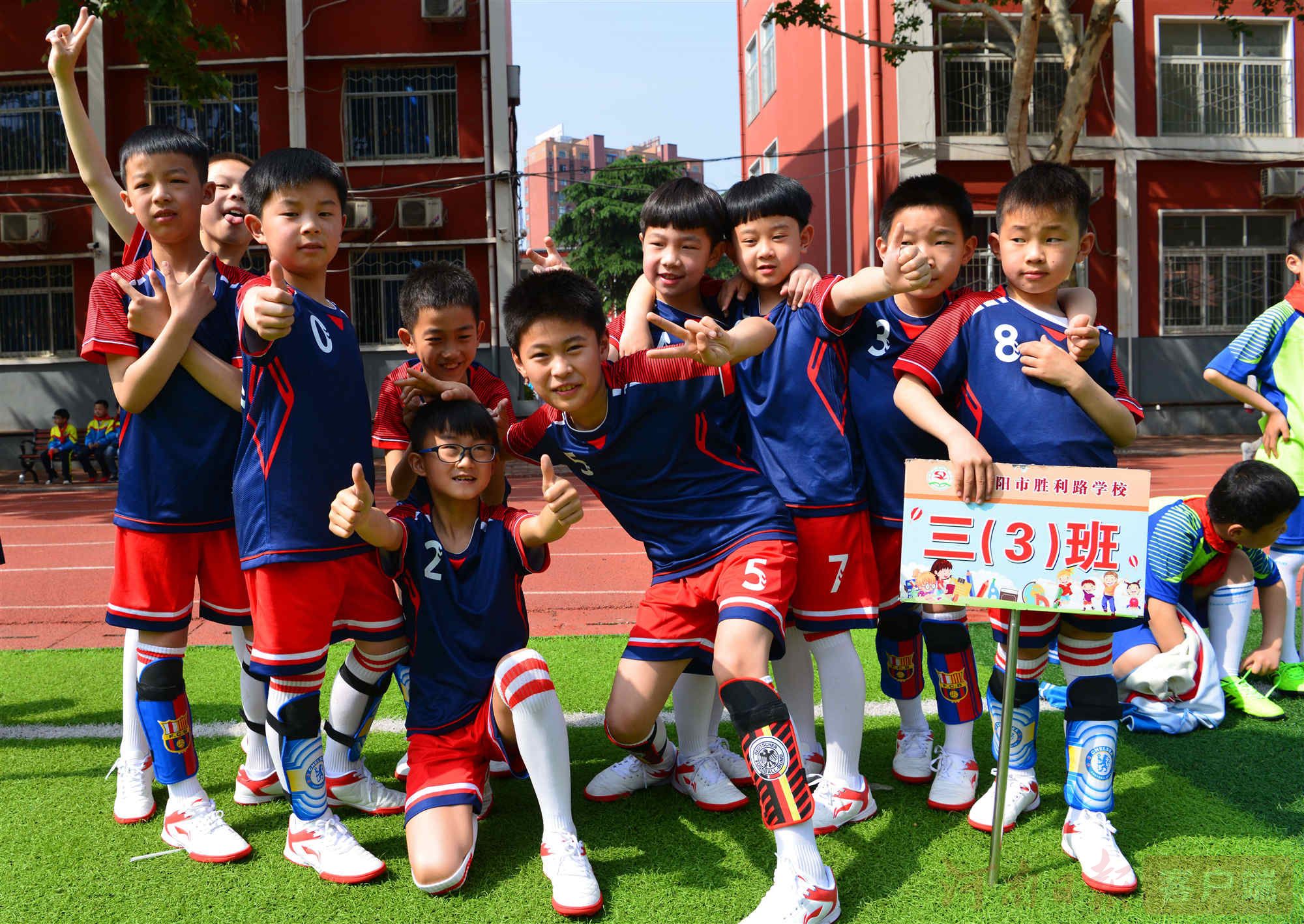 上步侧踢视频,足球剪刀脚凌空抽射集锦超燃