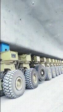 搞笑gif你以为我会乖乖地转圈吗,打着伞跳舞搞笑视频