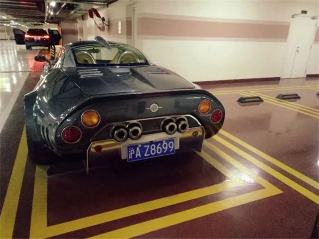 上海顶级豪车最多的小区，几千万的车都有，有几台都是同一个车主