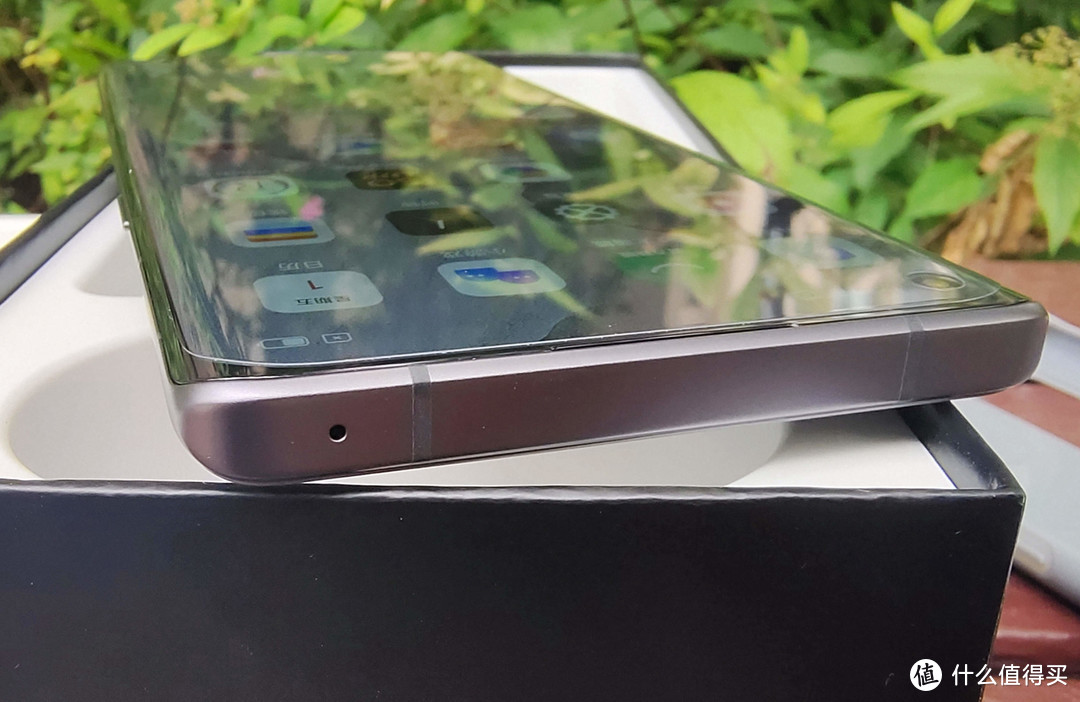 屏幕表现出色，老婆的美颜神机，realme真我GT大师探索版开箱