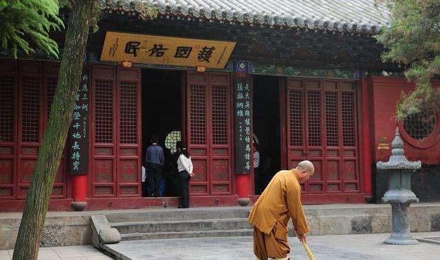 可以带小孩去墓地祭拜吗,参加葬礼可以去寺庙吗