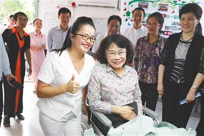 “打工小妹”身残志坚自主创业，为残疾人编织就业梦奋斗，让眼泪绽放成花