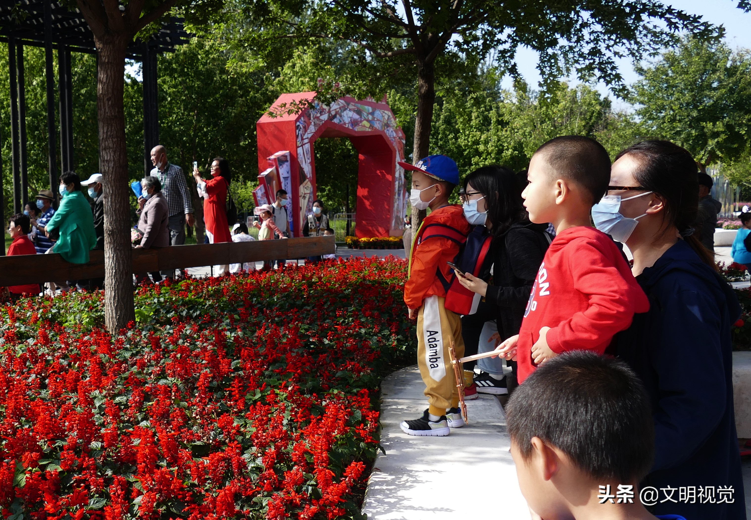 市民国庆节在“国雕”体验非遗文化的魅力