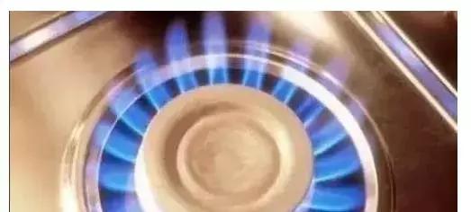 家里燃气灶具着火如何处理,灶具火苗怎么消除
