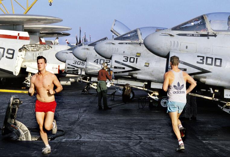 航母上的海军生活视频,航母上的生活是什么样的