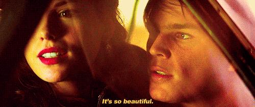 美好的肉体加上荒诞的故事，这剧简直太讽刺了