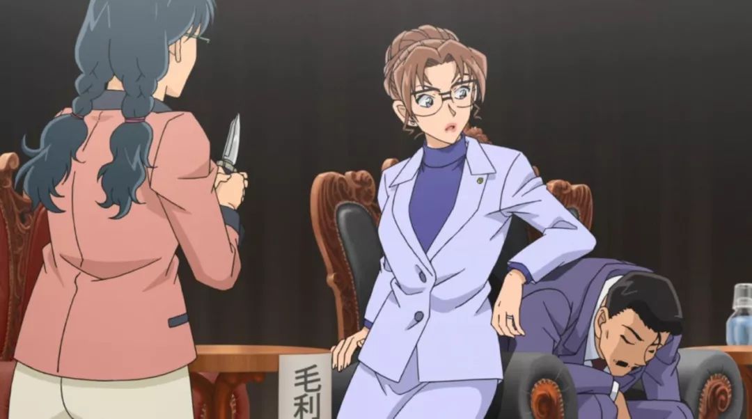 名侦探柯南女人报复小五郎,名侦探柯南女儿教训毛利小五郎