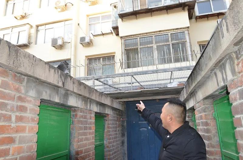 女婴坠楼后续怎么处理,坠楼女婴父亲回应拒绝治疗