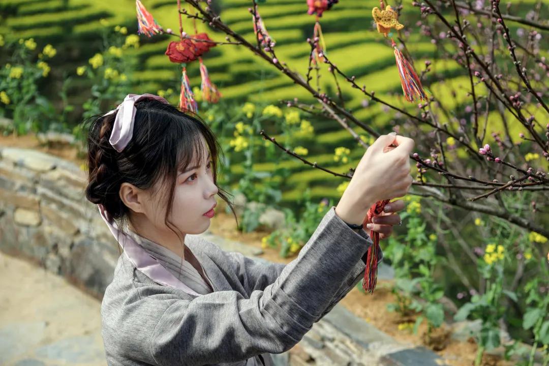 鑺辨湞鑺傝姳浠欏瓙,鑺辨湞鑺傝姳浠欏瓙宸℃父