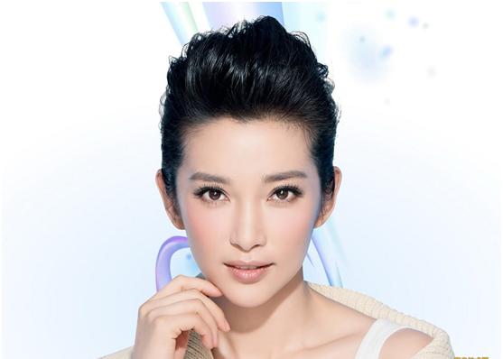 来看看18位当红女艺人妆前妆后差别，真实素颜状态，颠覆您的三观