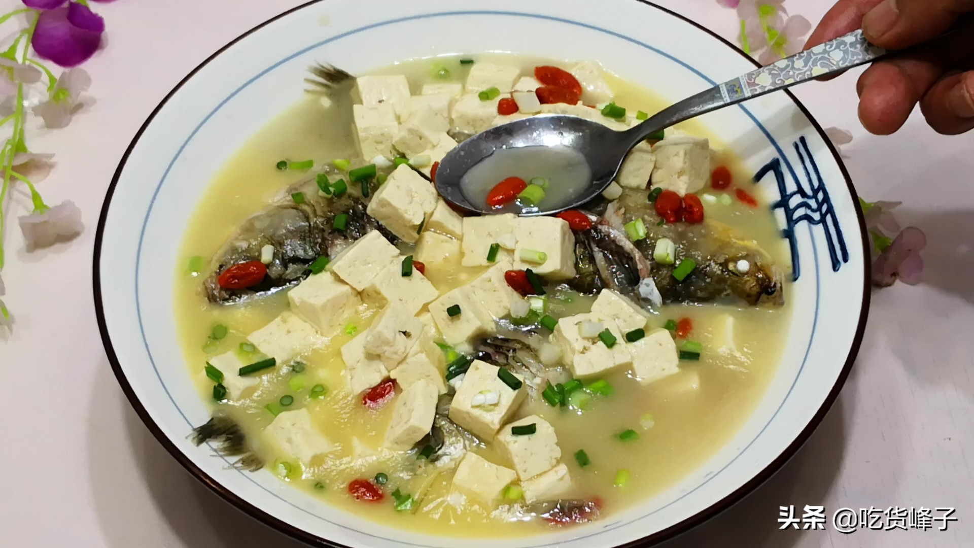 熬鱼汤的正确方法加鸡精吗,熬鱼汤放奶粉的正确方法