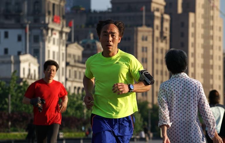 酒后第二天喝水都吐怎么解决,如何解决酒后难受最快最有效