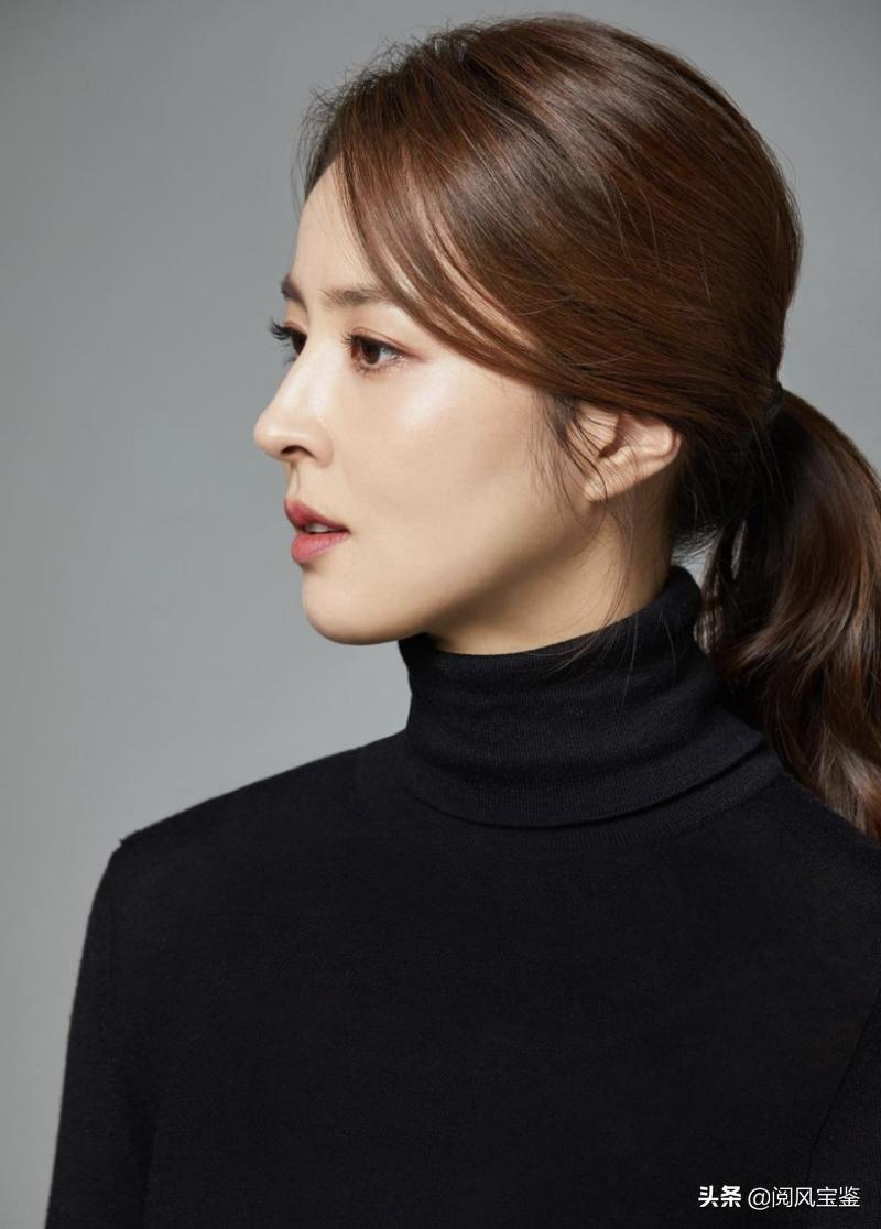 痴情姐弟恋,女星名字写在鞋子上,足球运动员不遮掩相差8岁的爱