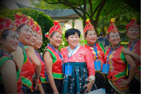 v视角看时尚,v视角换个角度看世界