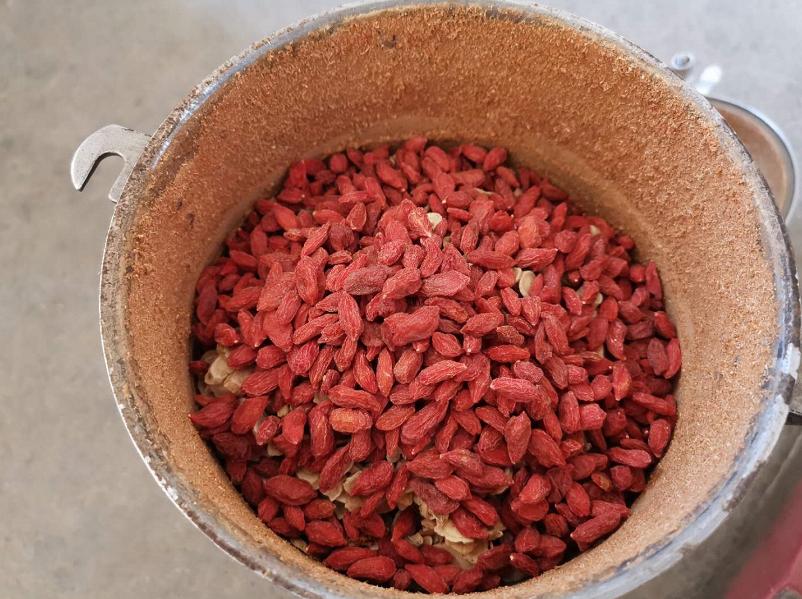 900元开启养鸡路，10年九死一生，创出“百草鸡”