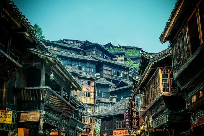 瀑布大小七孔西江千户苗寨,千户苗寨和小七孔和黄果树瀑布