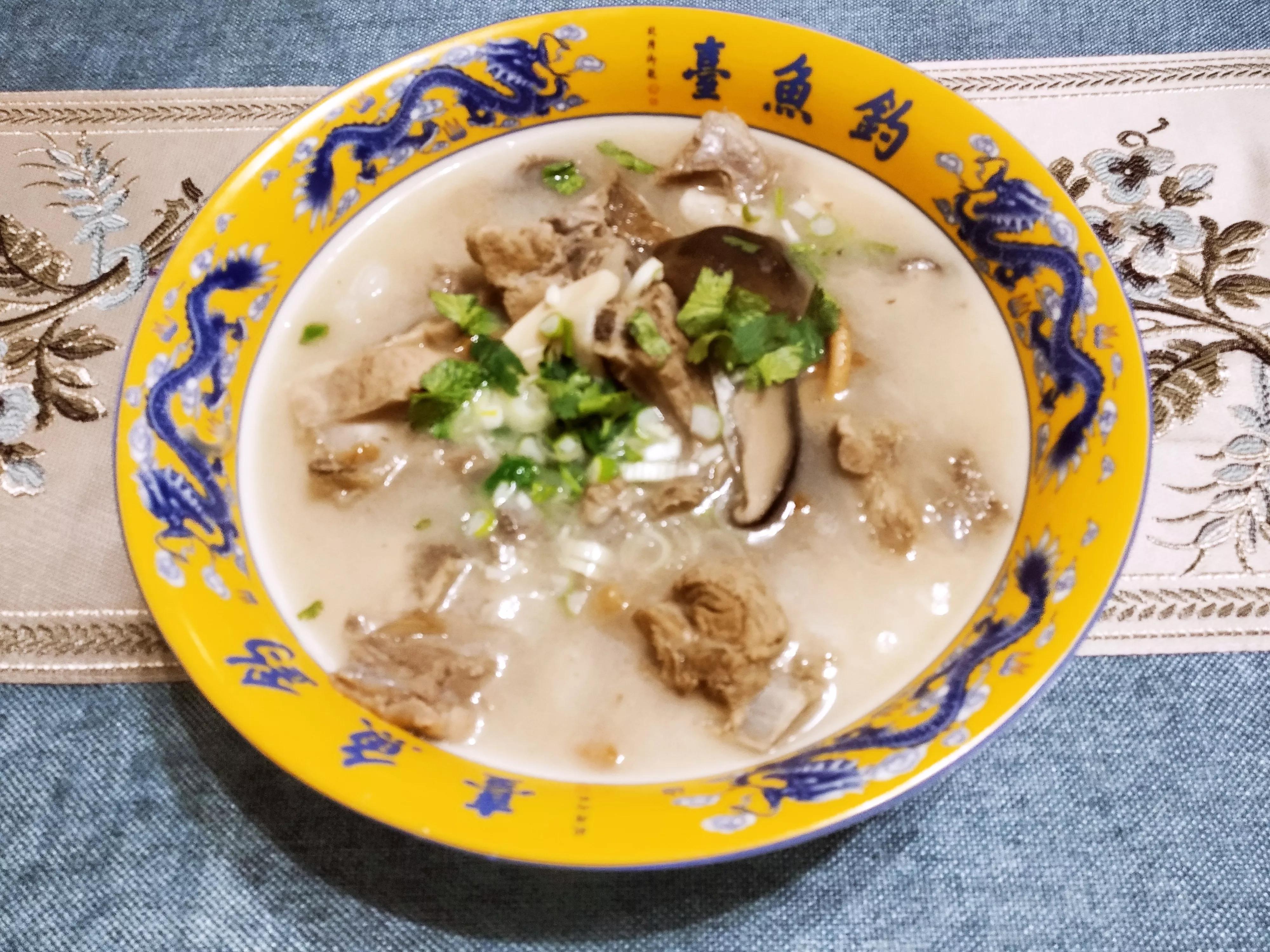 炖骨头怎么炖得又烂又香呢,家常炖大骨头放什么料