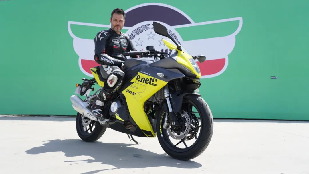 贝纳利tornado302跟飓风302r,新款贝纳利302r5秒破百