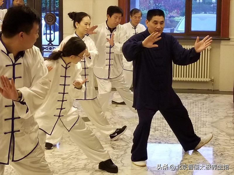 立身中正全身放松融会贯通,立身中正全身放松虚实结合