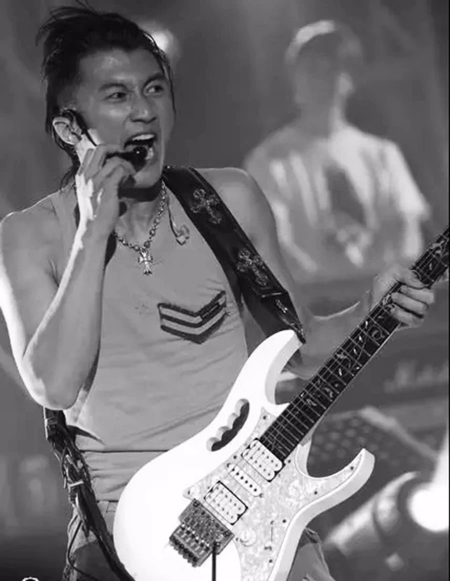 陈奕迅和谢霆锋的歌,陈奕迅比谢霆锋差几岁